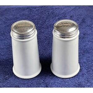 VTG DANSK Int'l Cheese Sugar Flour Shakers Aluminum Screw Lid White Pair *READ*‎